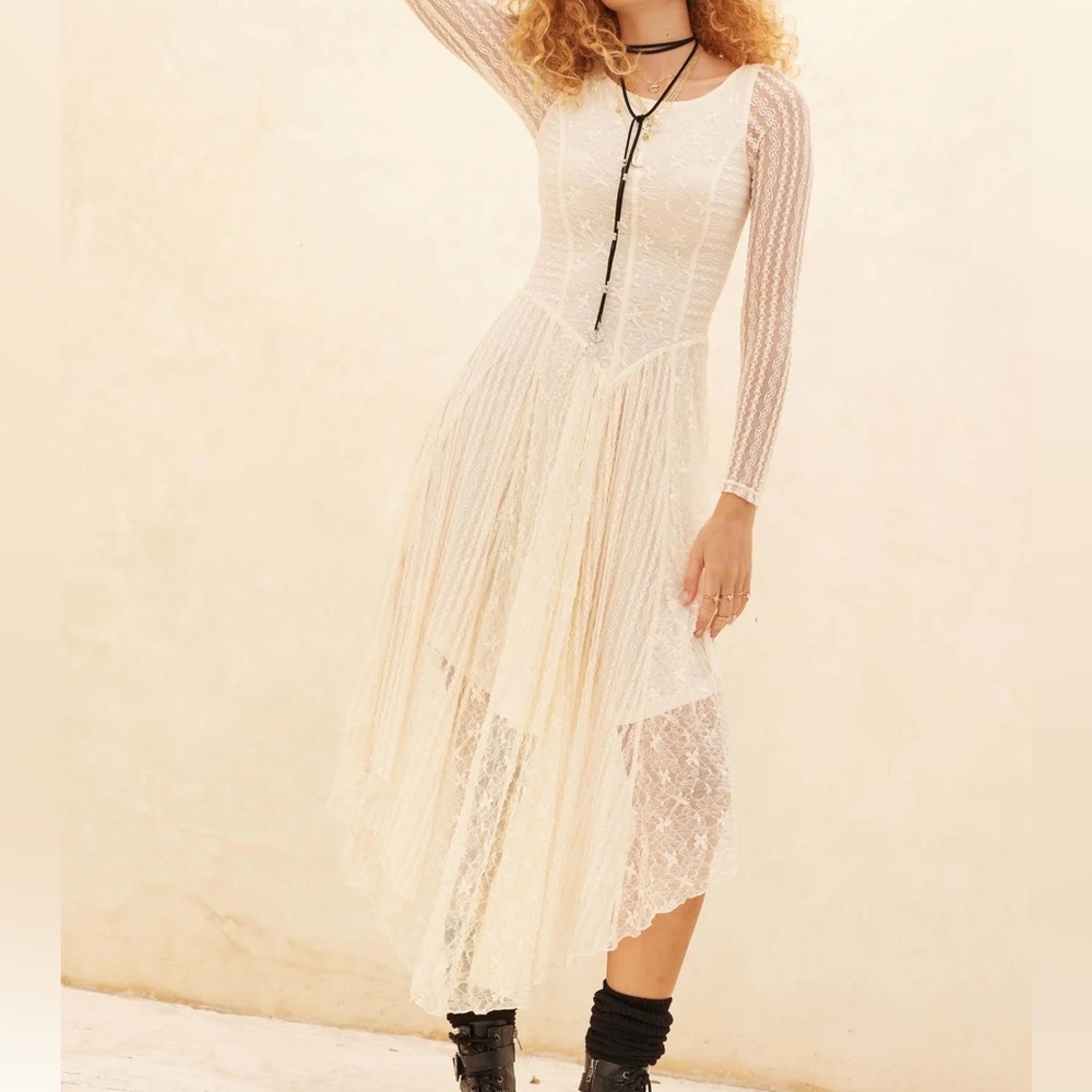 Promesa
Divine Beauty Lace Handkerchief Midi Dress, Cream, Long Sleeve, Size L